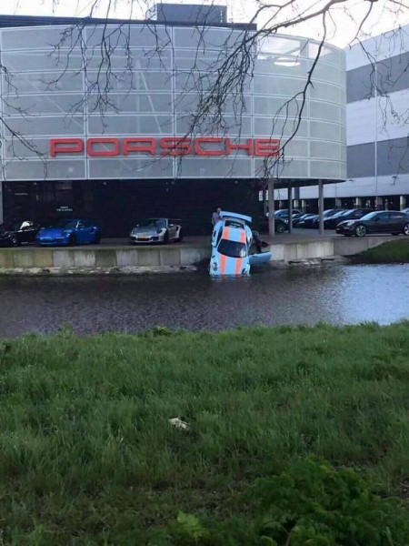 lake 991 450x600 at Porsche 991 GT3 RS Falls into River in Amsterdam!