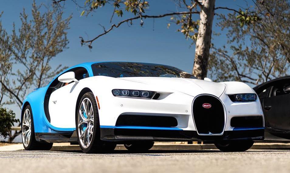 4x Bugatti Chiron at 4x Bugatti Chiron Filmed Driving in Los Angeles