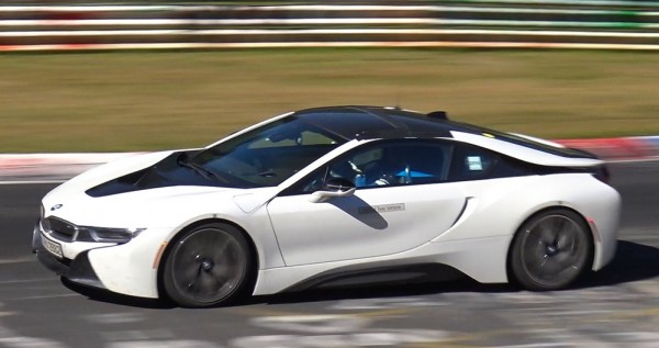 BMW i8 Convertible mule 600x317 at BMW i8 Convertible Prototype Filmed at the ‘Ring