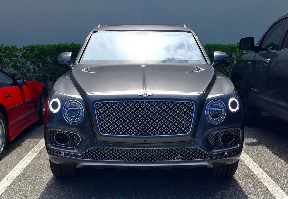 Bentley Bentayga Self Park at Bentley Bentayga Auto Park Feature Demo