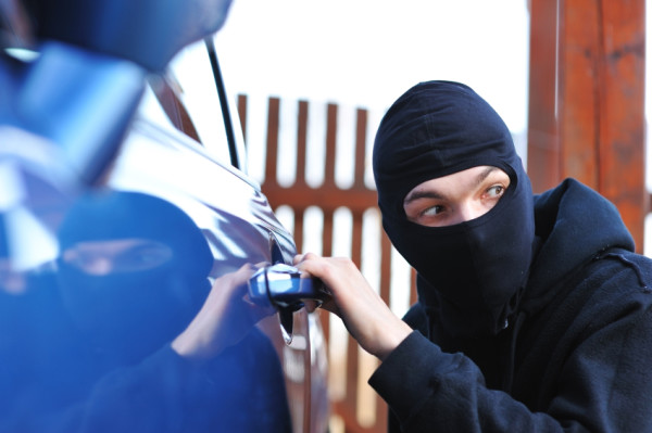 thief stealing a car 600x399 at How to prevent your car from being stolen?