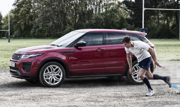 Range Rover Evoque vs Farrell 600x357 at Range Rover Evoque Goes Head to Head with Rugby Player