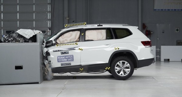 atlas iihs crash test 600x322 at 2018 VW Atlas Named a Top Safety Pick by IIHS