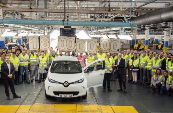 21198040 The 18 millionth car to roll off Flins production line is a ZOE 550x360 at Renault Flins Plant Celebrates Production of 18 Millionth Car