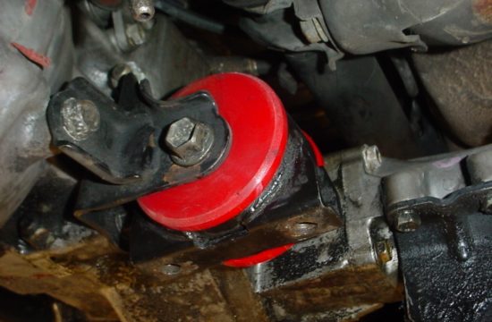 Engine Mount 550x360 at 5 Symptoms of a Bad Engine Mount