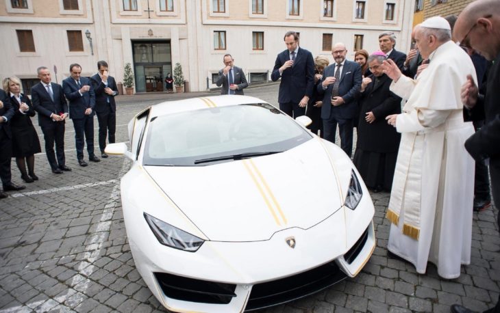 Lamborghini Huracan Gifted to Pope Francis 1 730x458 at Lamborghini Huracan Gifted to Pope Francis, To Be Auctioned for Charity