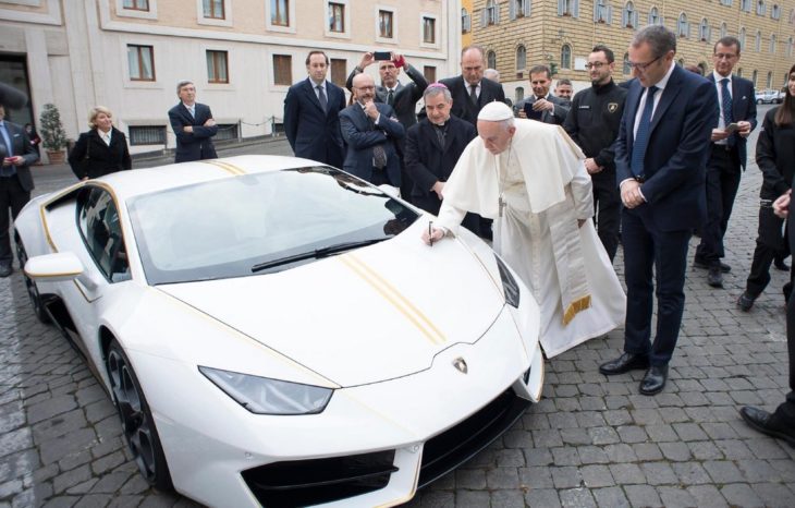 Lamborghini Huracan Gifted to Pope Francis 6 730x466 at Lamborghini Huracan Gifted to Pope Francis, To Be Auctioned for Charity