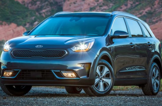 2018 Kia Niro Plug in Hybrid 1 550x360 at Official: 2018 Kia Niro Plug in Hybrid (PHEV)
