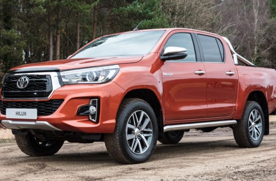 toyota hilux 061217 raw 210 550x360 at Official: Toyota Hilux 2018 Special Edition