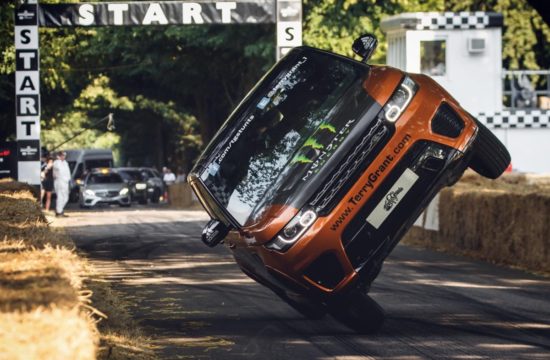 2 wheel range rover 1 550x360 at Range Rover Sets New Fastest Two Wheel Mile Record at Goodwood