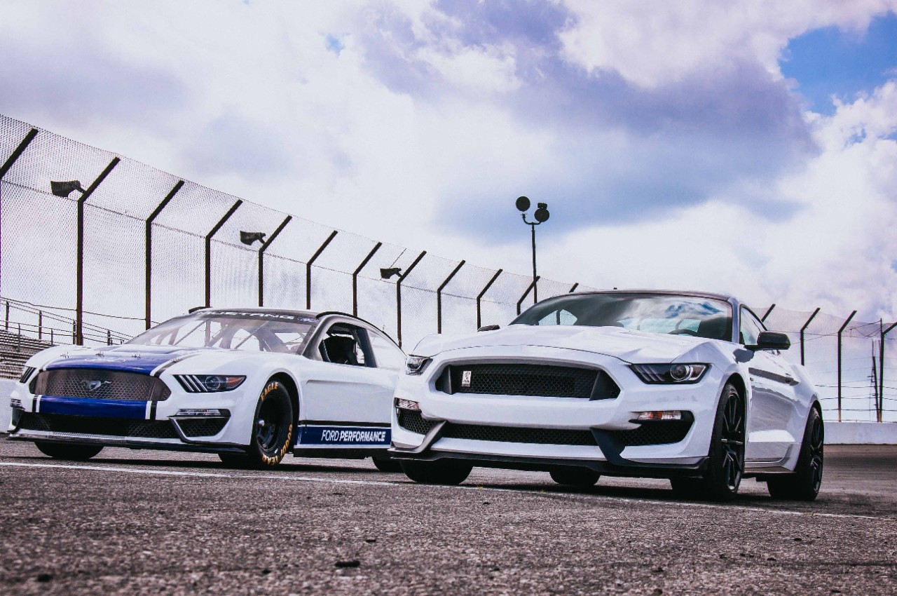 Nascar Mustang Pictures