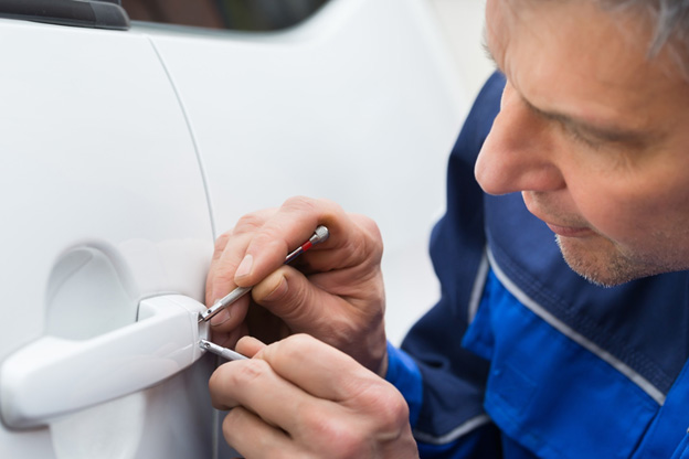 car locksmith at How to Choose a Quality Automotive Locksmith
