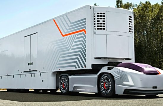 self driving trucks 550x360 at The Advancement of Technology: 4 Reasons You Shouldnt Fear Self Driving Trucks