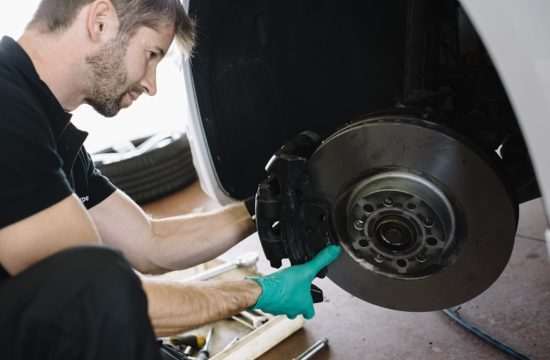 brake service 2 550x360 at Useful Tips to Find the Satisfactory Brake Service for the Car