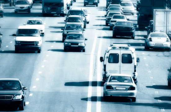 Highway Driving 550x360 at 4 Tips for Safe Highway Driving