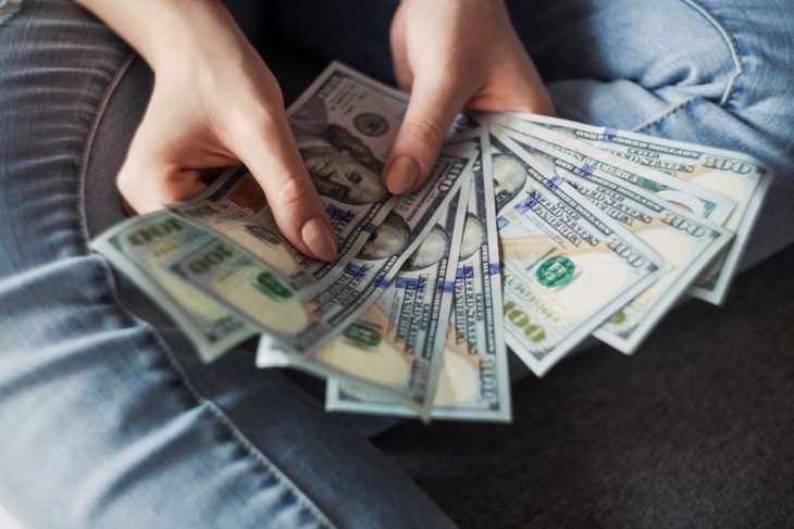 dollar bills 730x487 dollar bills 730x487 at 5 Best Things to Buy and Sell to Make Money