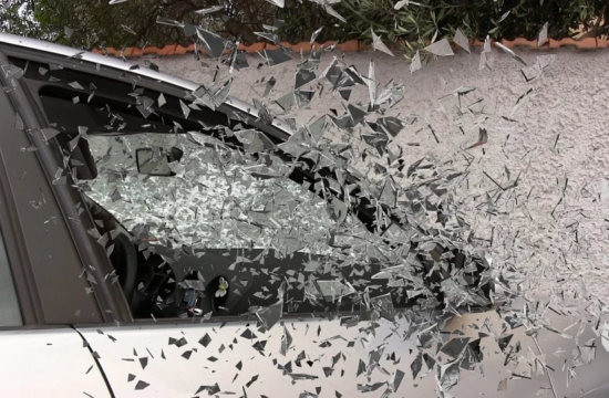 car glass break 550x360 at Steps to Take if You’re in a Serious Car Accident