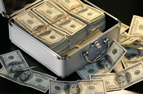 cash car 550x360 at Making Some Extra Cash On The Side Is Easier Than You Think!