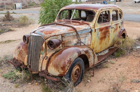 old car 550x360 at How to Tell if Your Car is Totaled