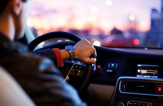 man driving 550x360 at Bad driving habits you should quit right now