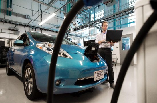 electric car 550x360 at How technology can influence the future of the automotive industry