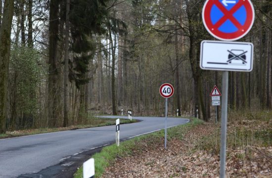 sign 1 550x360 at Traffic Signs: The Peacemakers of the Road