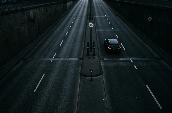 dark road 550x360 at World Car of the Year 2022: the 15 candidates for the best car in the world