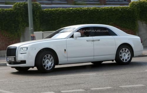 Roller ghost white 11 at 2010 Rolls Royce Ghost in white