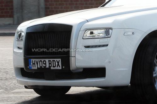 Roller ghost white 21 at 2010 Rolls Royce Ghost in white