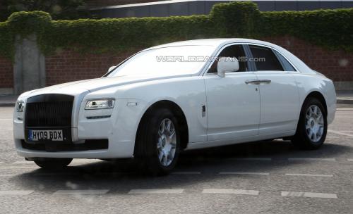 Roller ghost white 3 at 2010 Rolls Royce Ghost in white