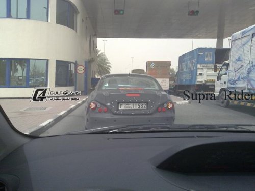 2011 cls spyshot 3 at 2011 Mercedes Benz CLS Scooped in Dubai