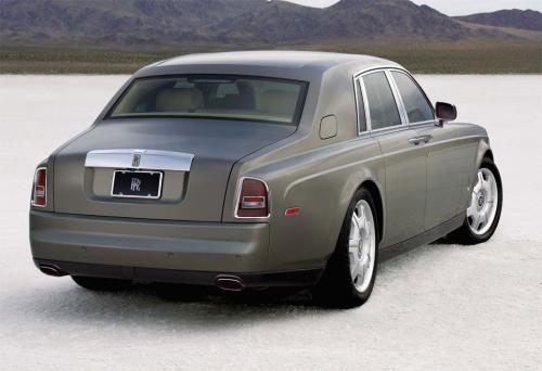 2009 rolls royce phantom 4 at Rolls Royce updates Phantom for 2009