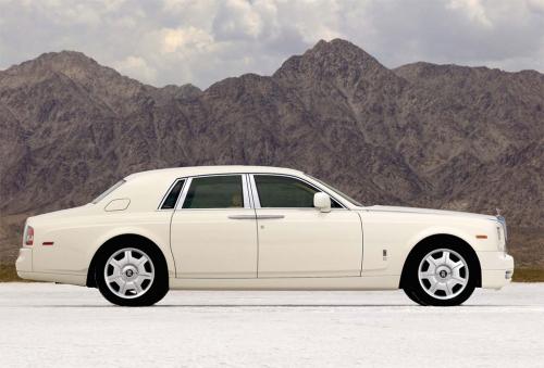 2009 rolls royce phantom 7 at Rolls Royce updates Phantom for 2009