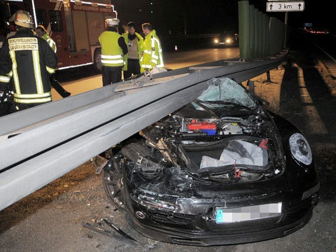porsche 911 prototype crash with fatality at Porsche 911 prototype kills its test driver