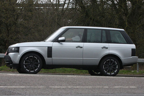 2009 range rover 2 at Spyshots: Range Rover Vogue and Sport facelift
